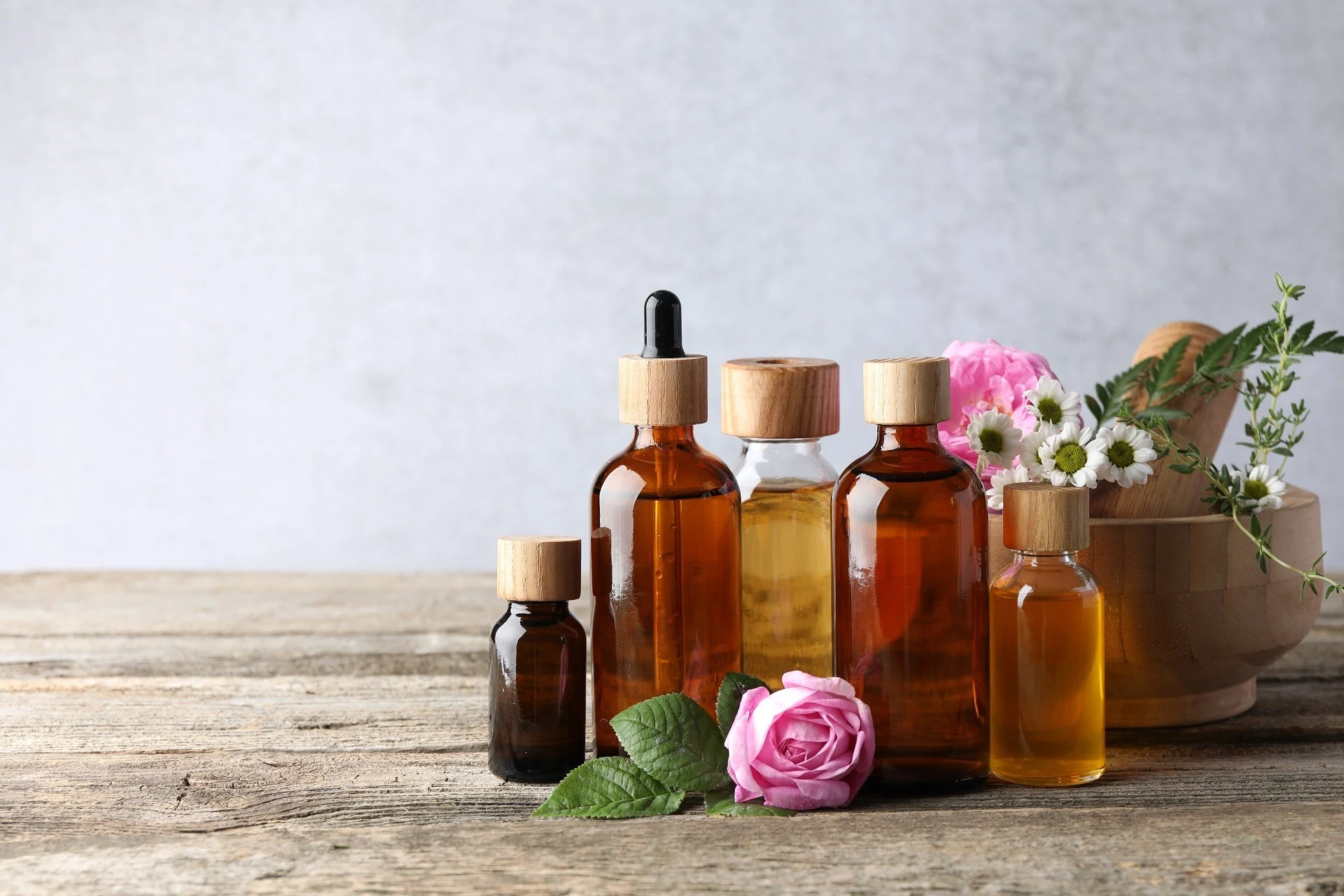 The Ultimate Guide to the Best Essential Oils for Clear Skin